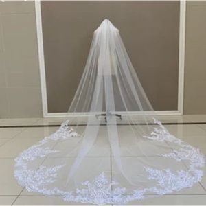Ivory 137 inch (350 cm) Cathedral Lace Veil.